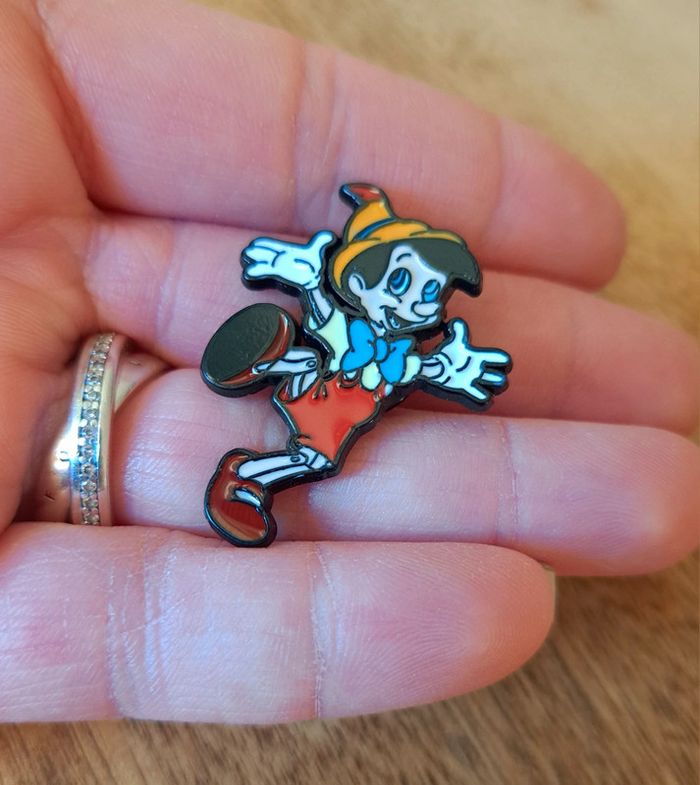 Pin's pinocchio - photo numéro 2