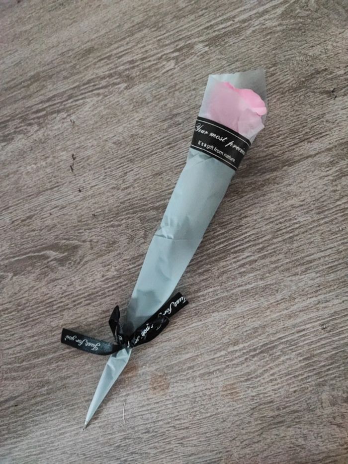 Rose (savon) idée cadeau. Pour votre bain ou offrir