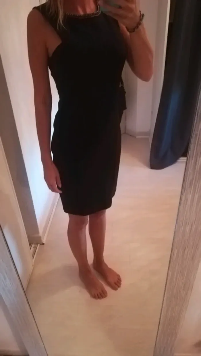 Robe noire perles
