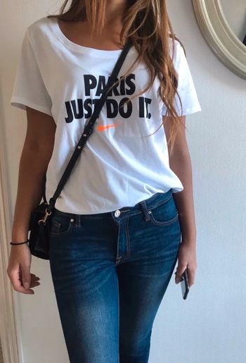 Magnifique tee-shirt NIKE collector Paris