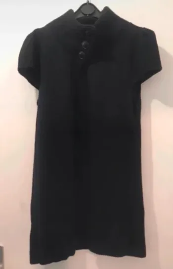 Gilet femme etam manche courte noir avec trois gros boutons sur le cou taille L