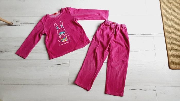 Vêtement fille pyjama velours rose motif cœurs et lapin Tissaia 5 ans