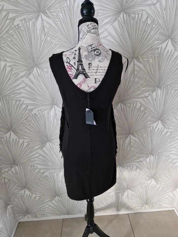 Jolie robe neuve Only taille 38 - photo numéro 2