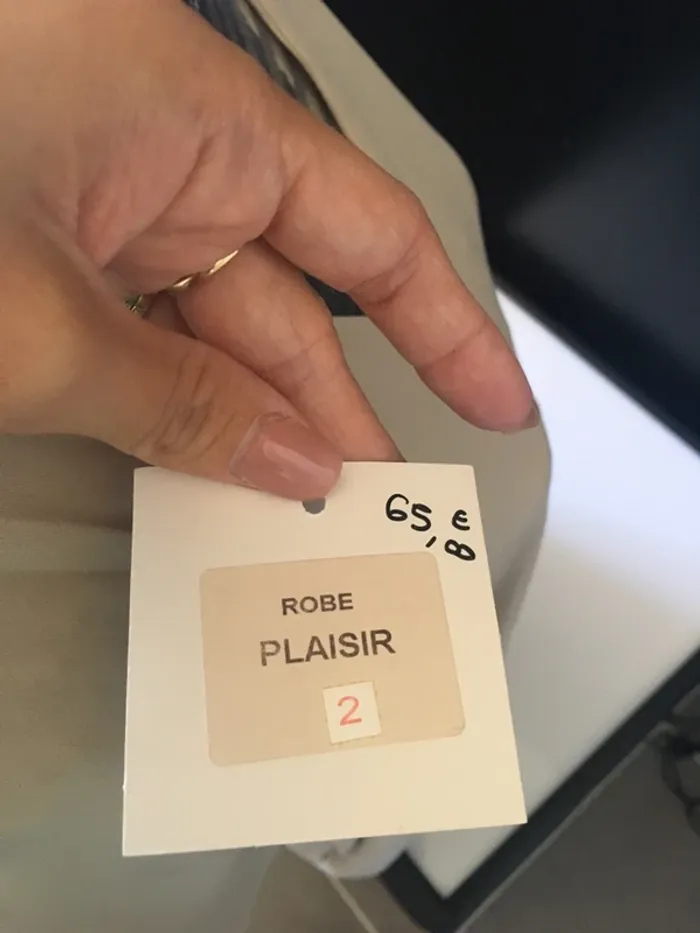 Robe fluide beige - photo numéro 4