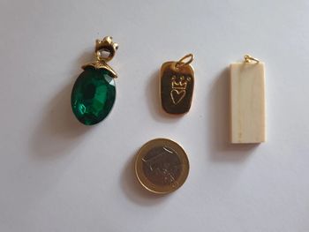 Ravissant lot pendentifs et breloque vintage