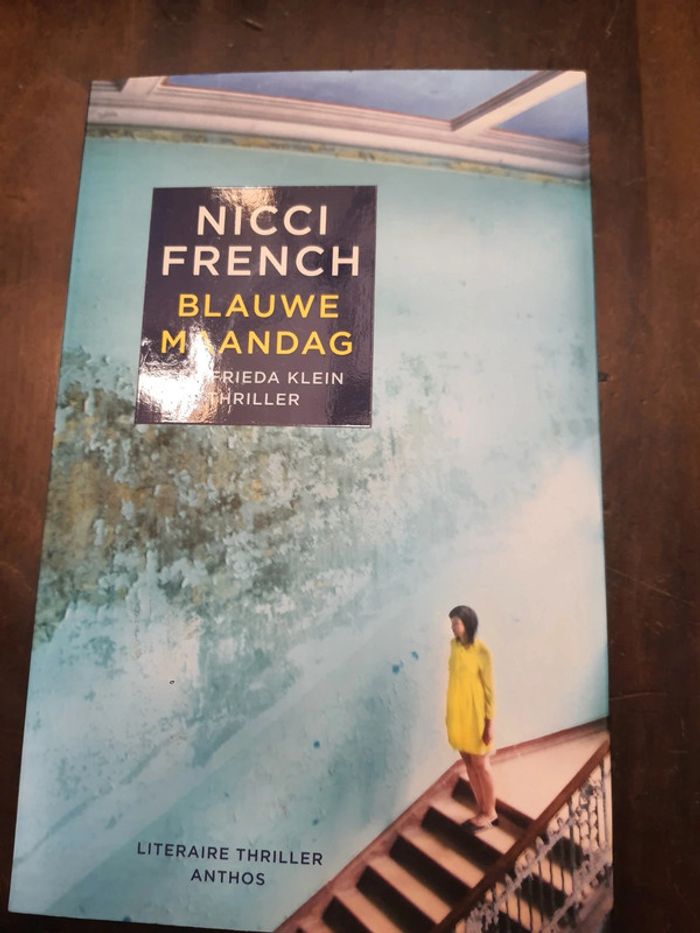 Boek Blauwe maandag Nicci French