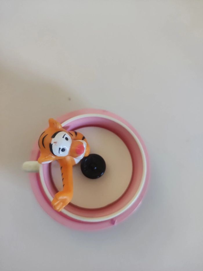 Figurine Tigrou dans tasse à thé roulante / Disney - photo numéro 5