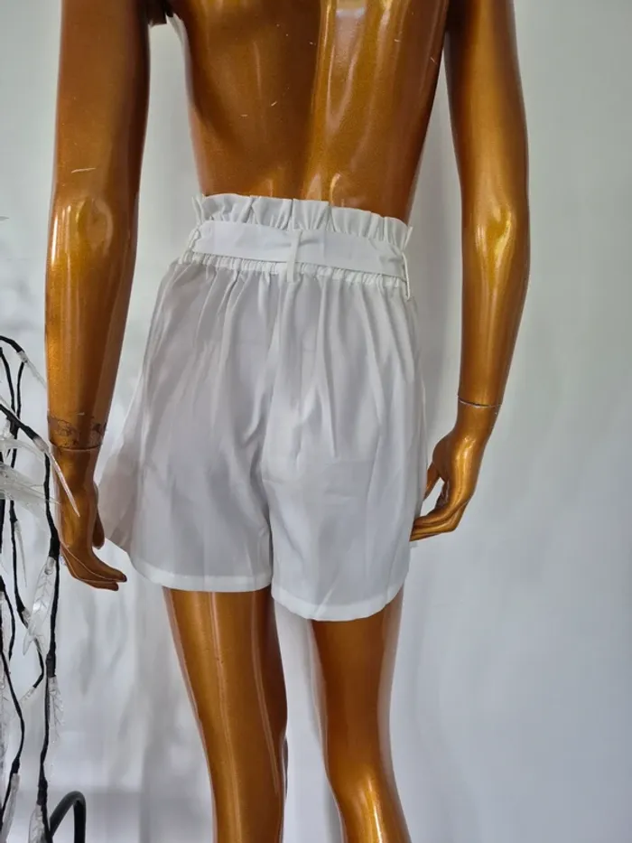 Short Blanc avec ceinture et poches Femme Taille L/40 - photo numéro 2