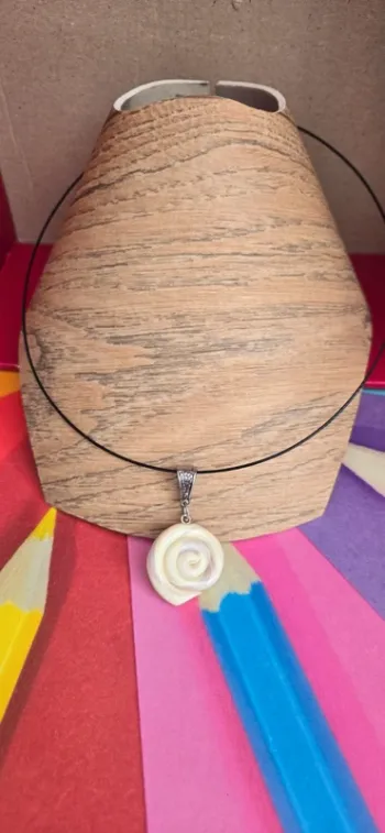 Collier escargot nacré fimo