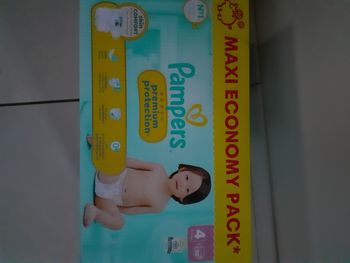 Carton couches pampers prenium protection taille 4