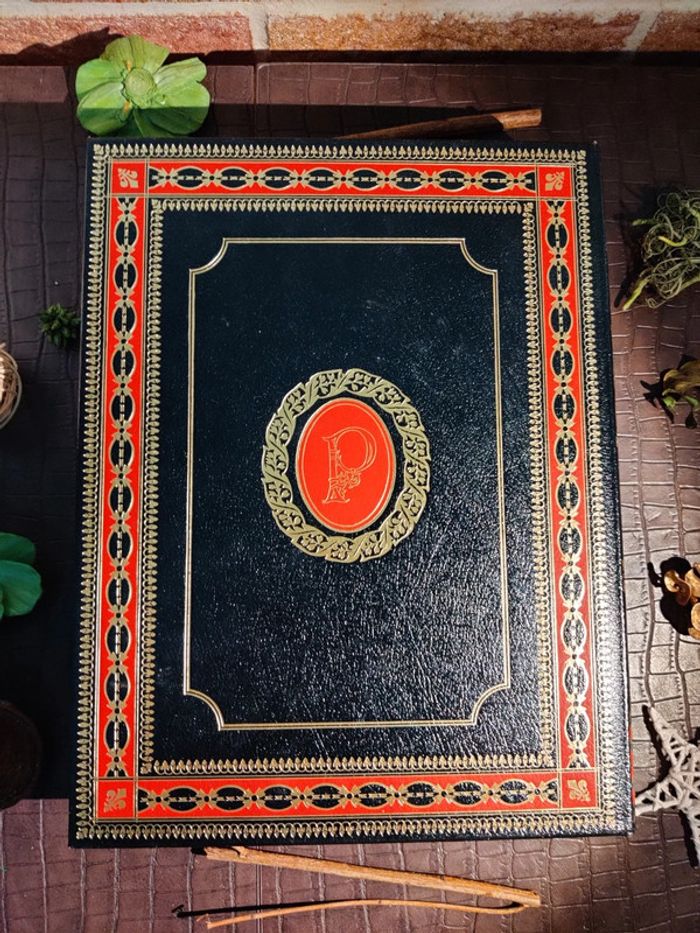Anthologie de la poésie française
/ Reliure cuir
Tranche supérieure dorée
- Editions Famot 1973 - photo numéro 9