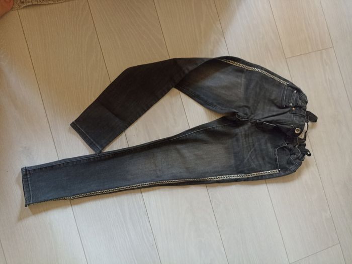 A vendre Jeans, cargo et jupe salopette, entre 9 et 13 ans a vendre - photo numéro 4