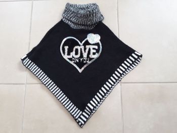 Poncho LOVE fille 6 ans NEUF