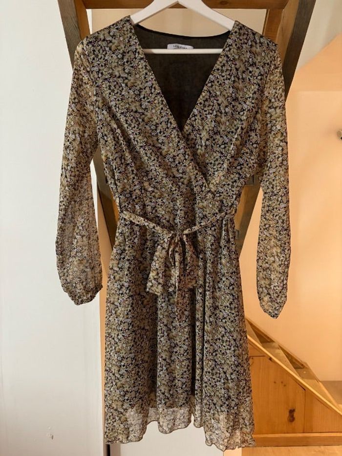 Robe à fleurs beige