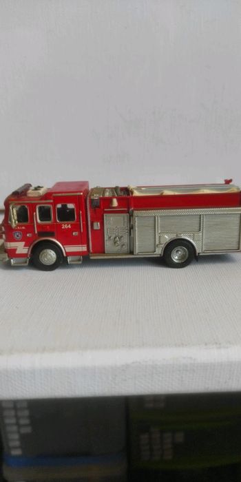 Modélisme camion de pompier del Prado sutphen monarch détroit diesel 1/72