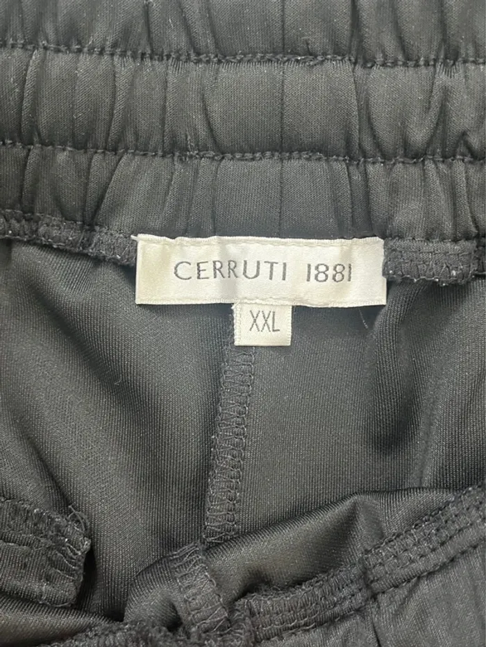 jogging femme Cerruti 1881 Noir et broderie blanche Taille XXL Parfait état - photo numéro 3