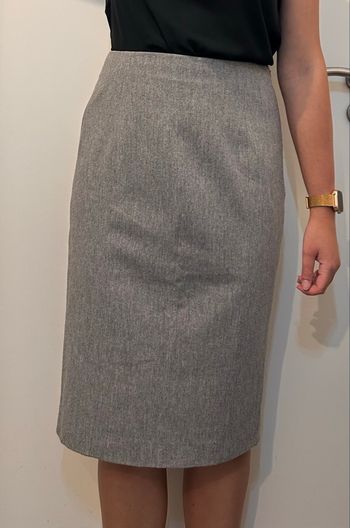 Jupe crayon grise taille haute coupe droite élégante