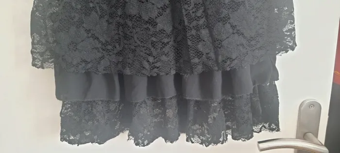 Robe noire dentelle - photo numéro 3