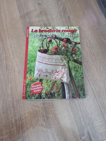 La broderie rouge