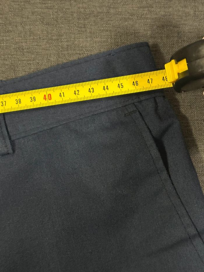 Short Bleu Marine avec poches en bon état Taille 48 - photo numéro 5