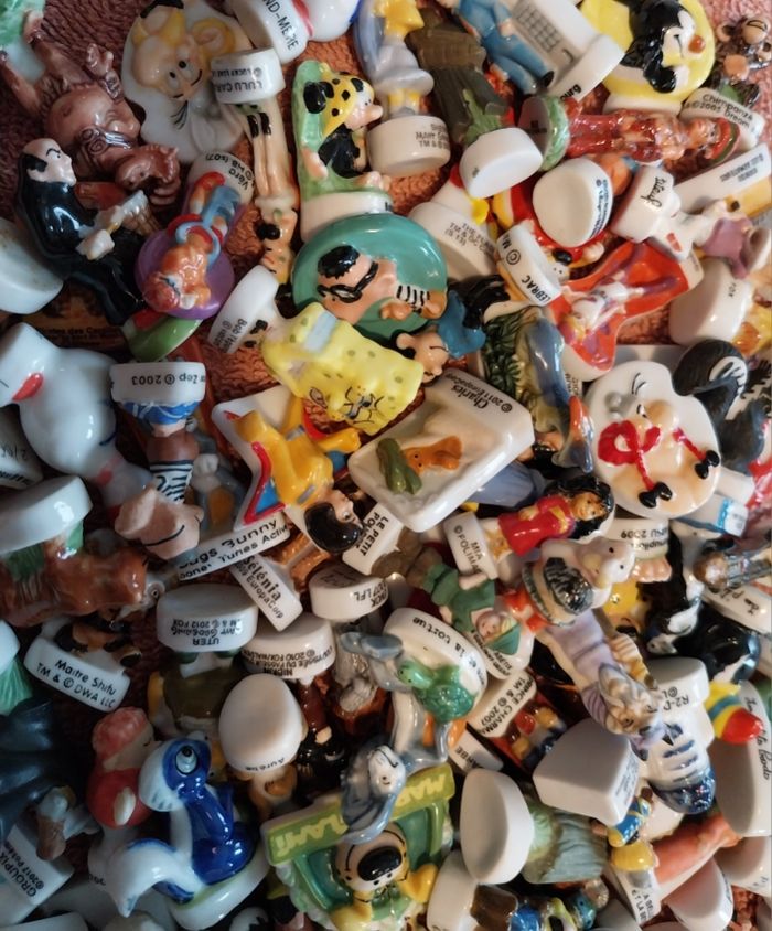 lot n°4 143 fèves Asterix Disney Harry Potter Marsupilami Titeuf dessin animé film animation etc.... - photo numéro 3