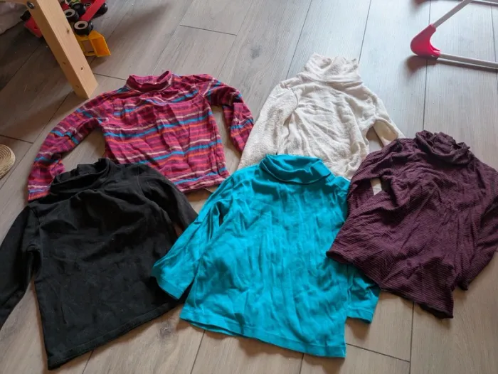 Lot de 5 sous pulls col roulés 24 mois très bon état