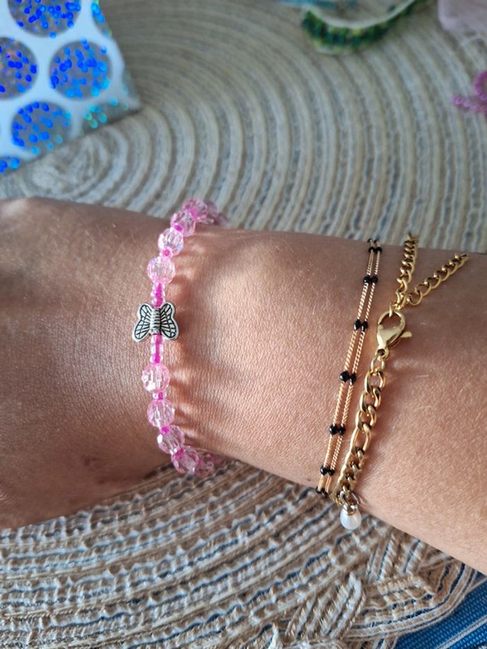 Bracelet duo de perles rose et papillon - photo numéro 3