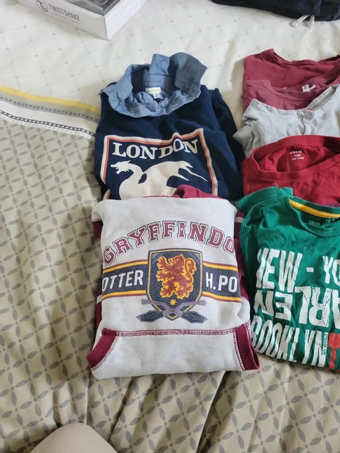 Lot de vêtements 10 ans - photo numéro 2