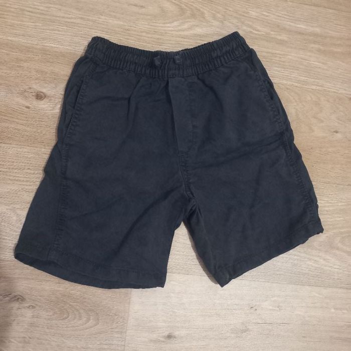 Short bleu