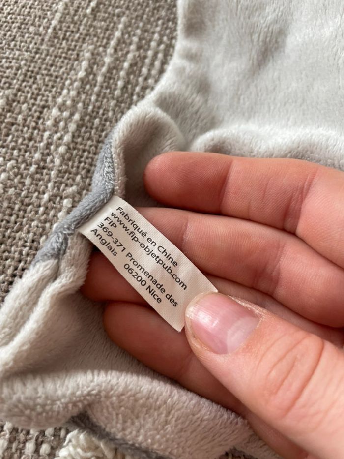 Peluche doudou plat 21cm FIP objet pub ane gris et blanc très bon état - photo numéro 4