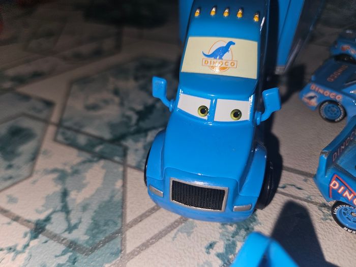 Disney Pixar Cars véhicule Camion Transporteur dinoco king 43 + toutes les voitures - photo numéro 6