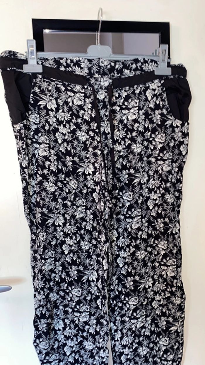 Pantalon léger à motif noir et blanc