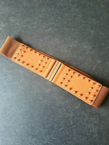 Ceinture cloutée