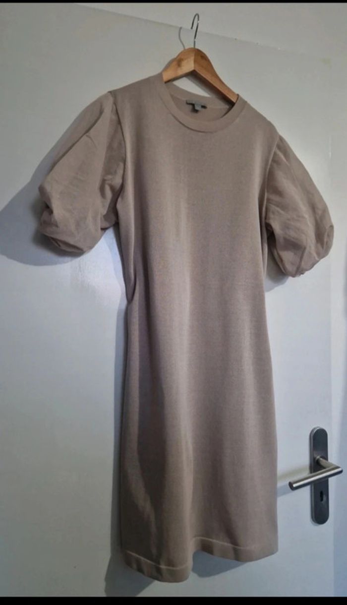 Jolie robe beige - photo numéro 2
