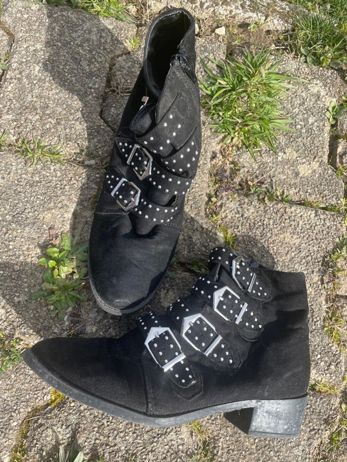 Bottines noires basses à clous