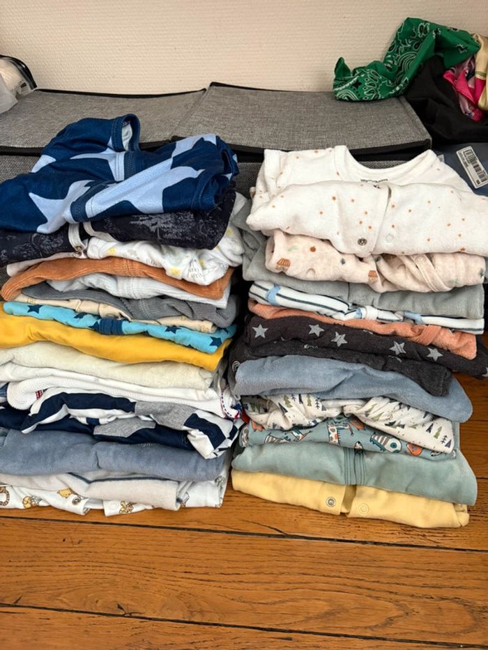 Lot 30 pyjamas 6 mois