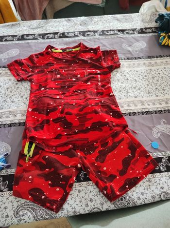 Ensemble rouge t 6ans