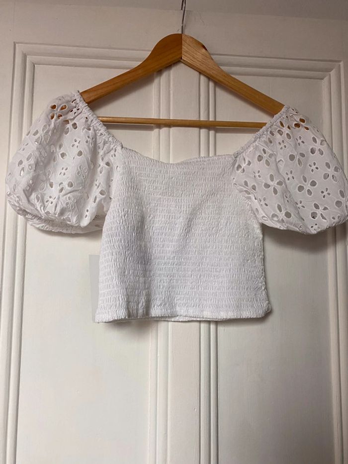 Top avec broderies anglaises - photo numéro 3