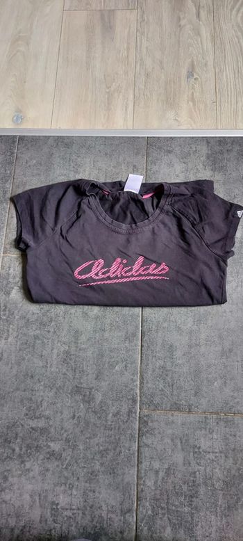T shirt noir avec incriptions rouge clair, Adidas, taille 14/16 ans ou 36/38