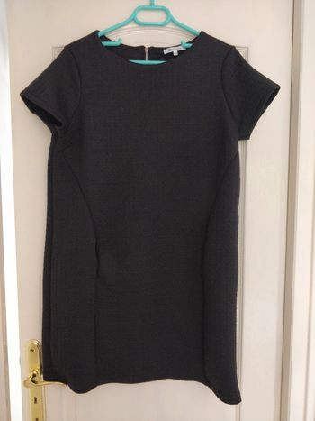 Robe noire  à manches courtes