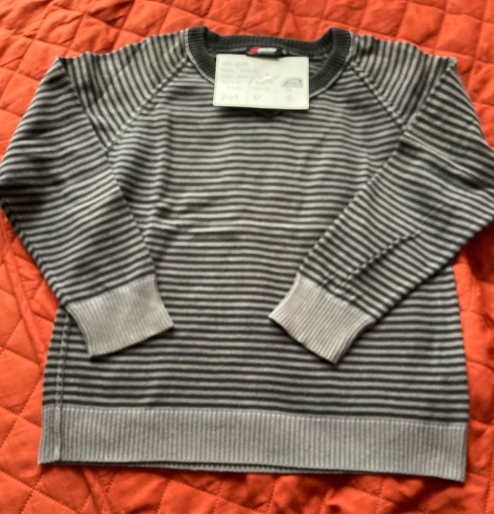 Pull col v 8 ans