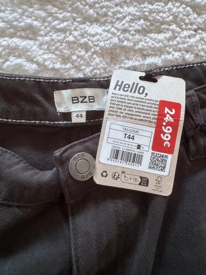 Jean Cargo BZB - Coupe Droite - Vert Kaki Foncé limite noir - Taille 44 - Neuf - Valeur 25€ - photo numéro 5