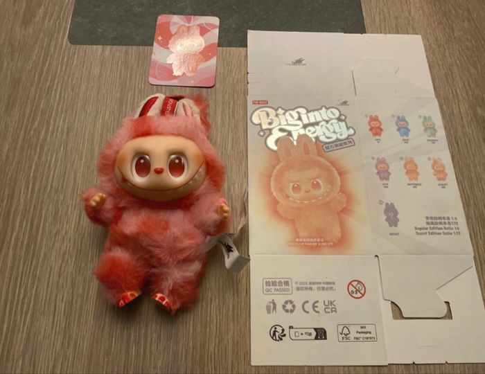 Labubu rouge neuf et sous blister  love / amour - photo numéro 2