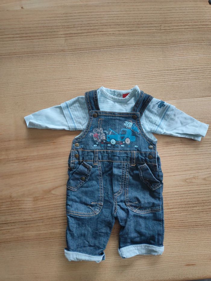 Salopette et tee shirt manches longues bébé
