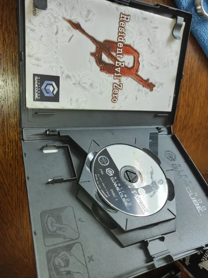 Résident evil nintendo GameCube - photo numéro 3