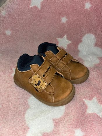 Chaussures basket symbole petit chien semelle intérieur cuir taille 21