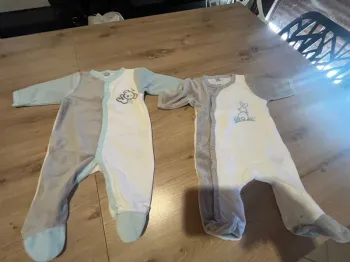 Lot de 2 pyjama taille 1 mois