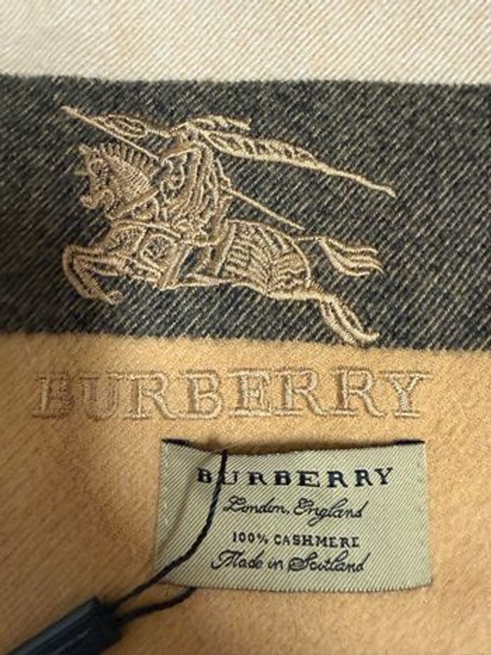 Écharpe Burberry - photo numéro 2