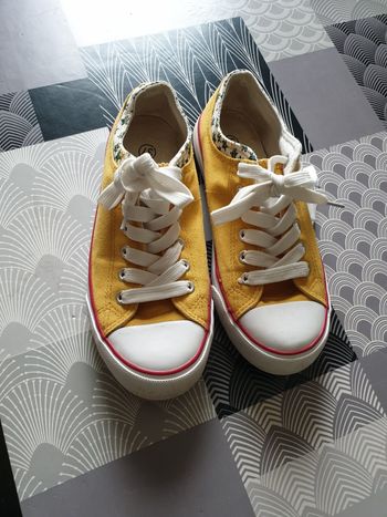 Jolie chaussure en toile