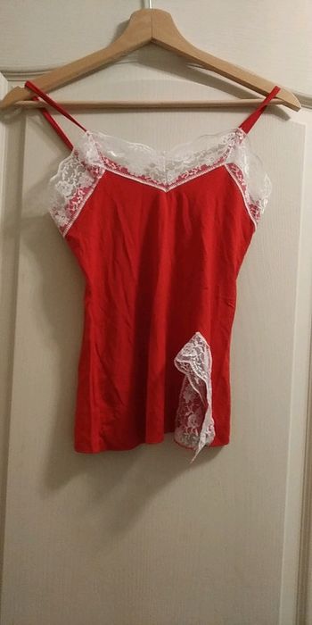 Débardeur rouge dentelle blanche t36